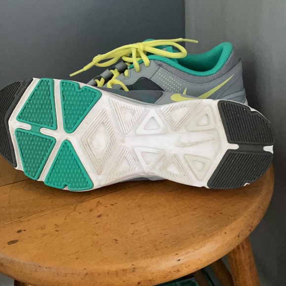 Nike Women’s Runners - Picture 4 of 5